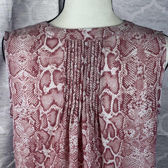 Chelsea & Theodore Red White Snakeskin Pattern Sleeveless Blouse Size M - Picture 3 of 7